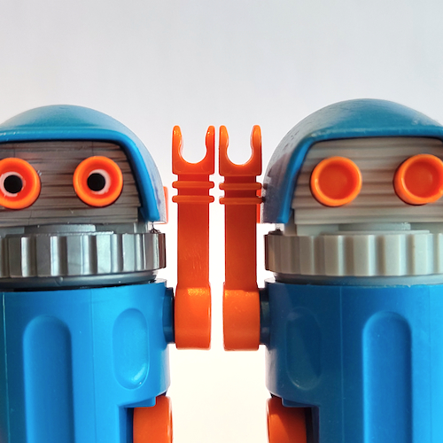 Minor differences in sculpts, like the arm length and notches spacing